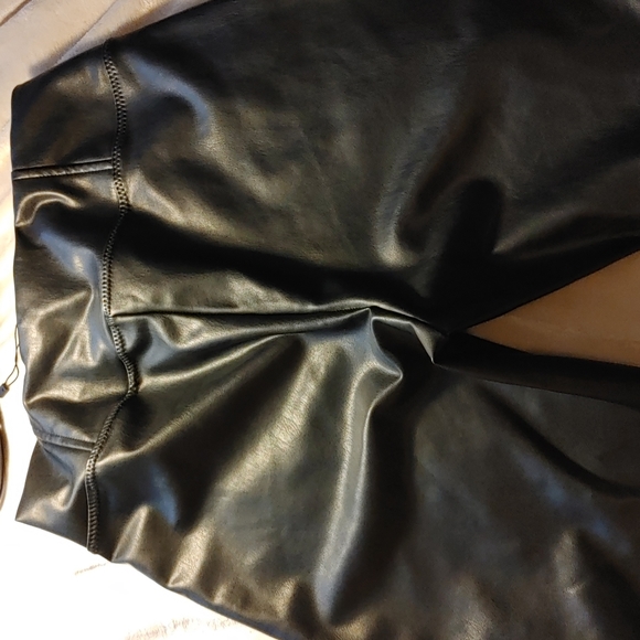 Vegan leather pants - Picture 3 of 3